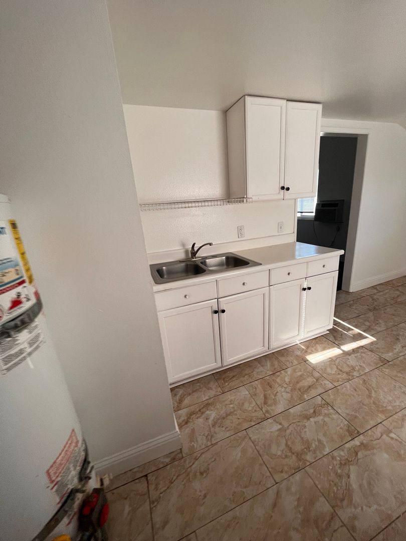 Apartment for rent at 305 -313 E Myrtle St, Hanford, CA 93230