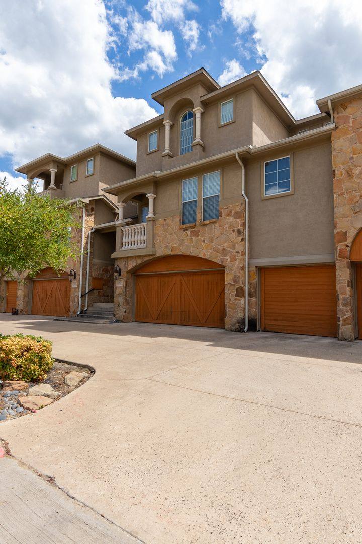 Townhouse for rent at 2645 Villa Di Lago, Grand Prairie, TX 75054