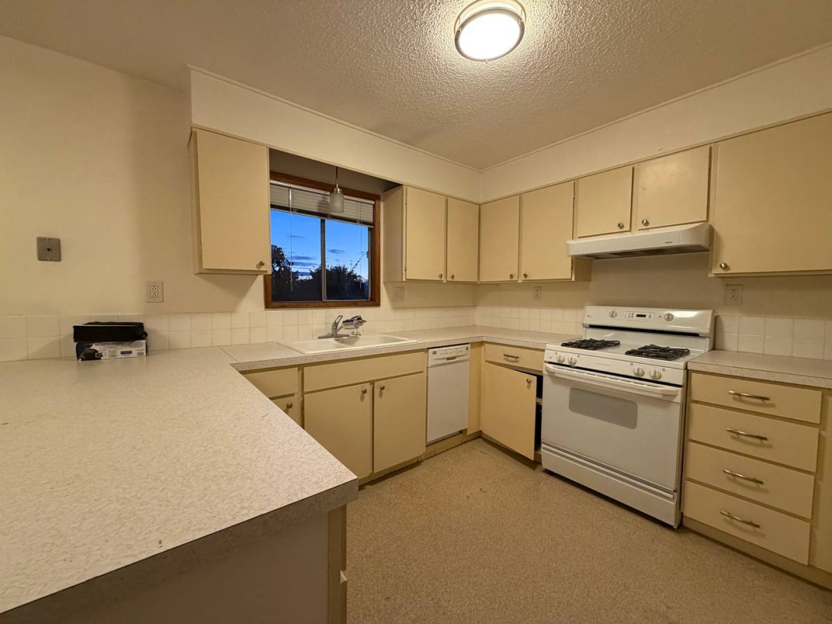 House for rent at 2729 Ash St, Bremerton, WA 98310