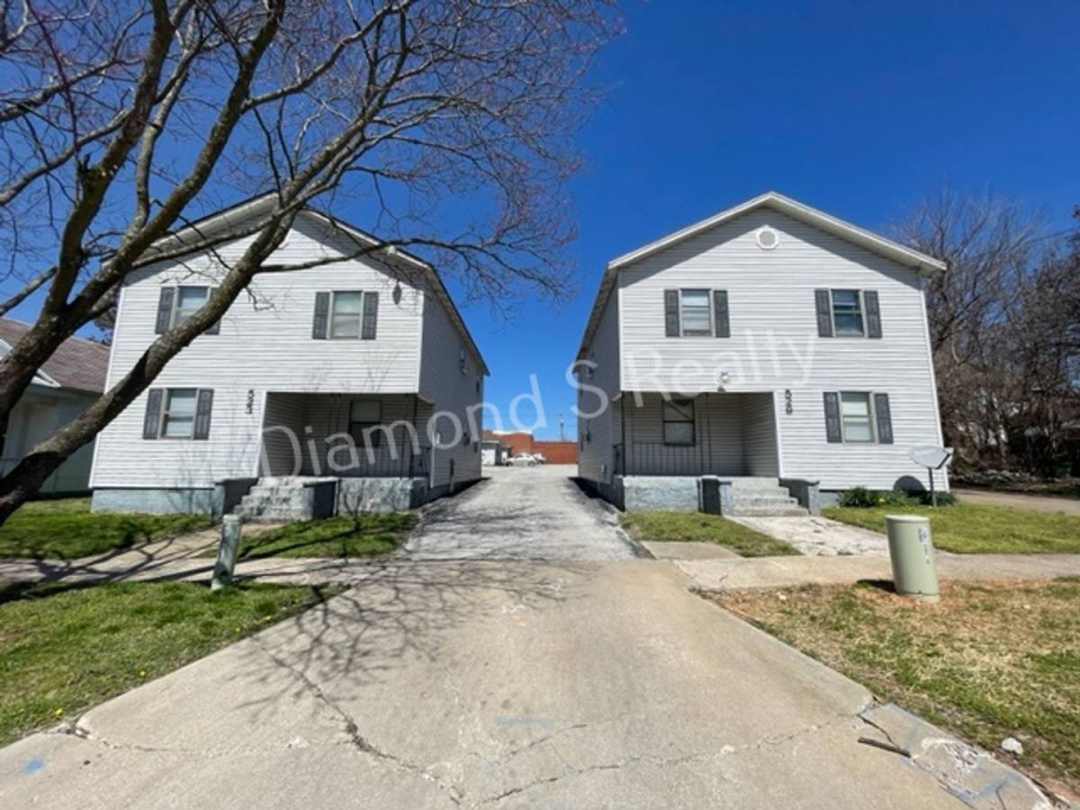 Apartment for rent at 523 E Pacific St, Springfield, MO 65803