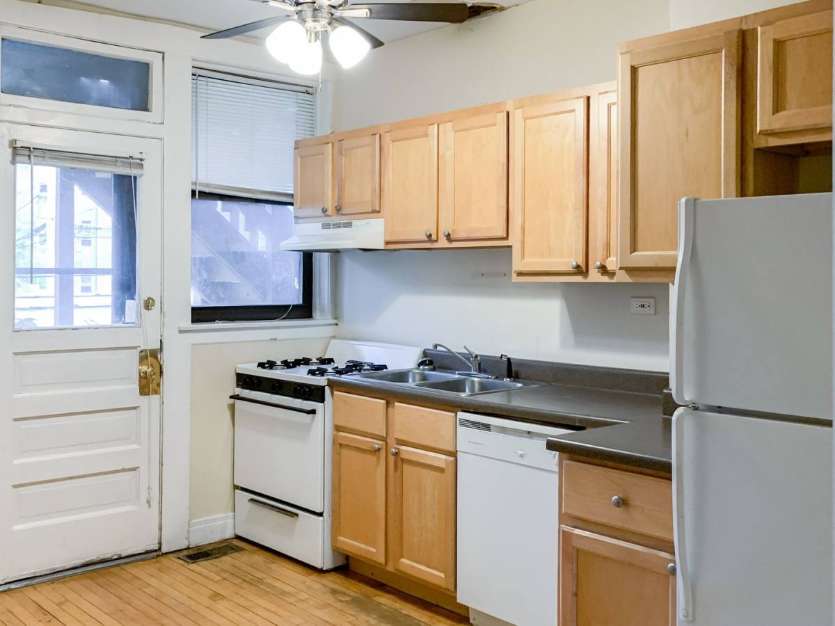 Apartment for rent at 1941 W Winnemac Ave, Chicago, IL 60640
