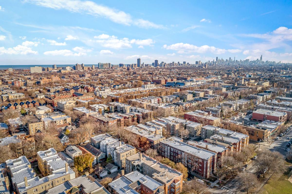 Apartment for rent at 1941 W Winnemac Ave, Chicago, IL 60640
