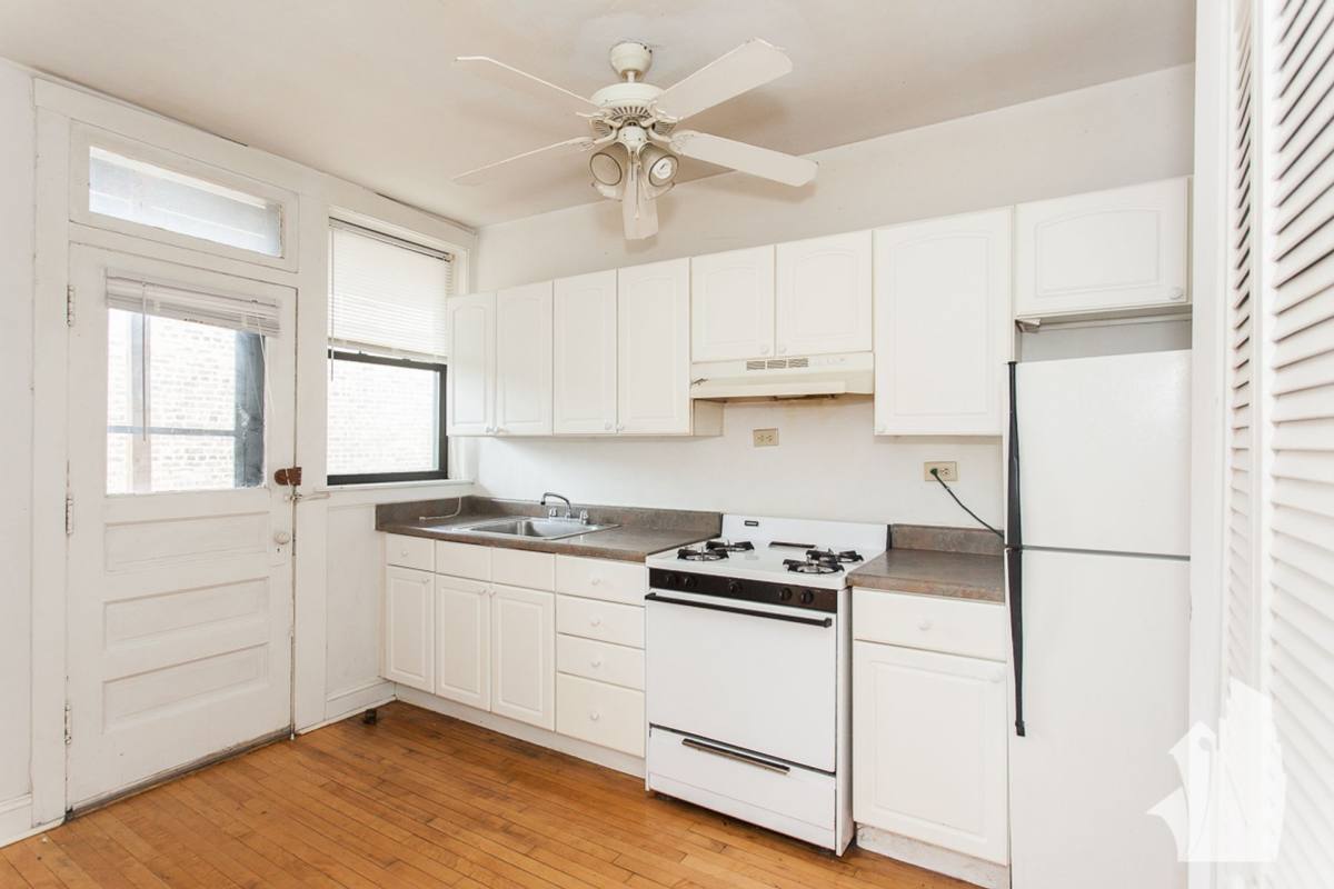 Apartment for rent at 1941 W Winnemac Ave, Chicago, IL 60640