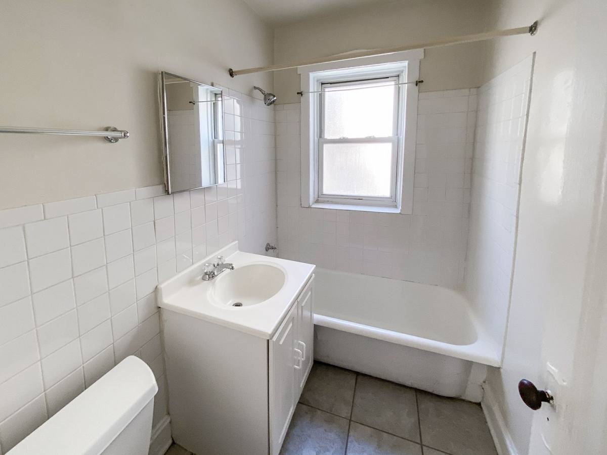Apartment for rent at 5032 N Wolcott Ave, Chicago, IL 60640