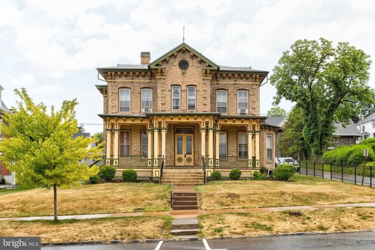 Apartment for rent at 129 W Linn St, Bellefonte, PA 16823