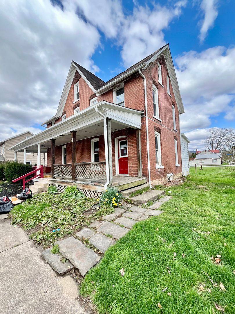 Apartment for rent at 125-127 Maple St, Howard, PA 16841