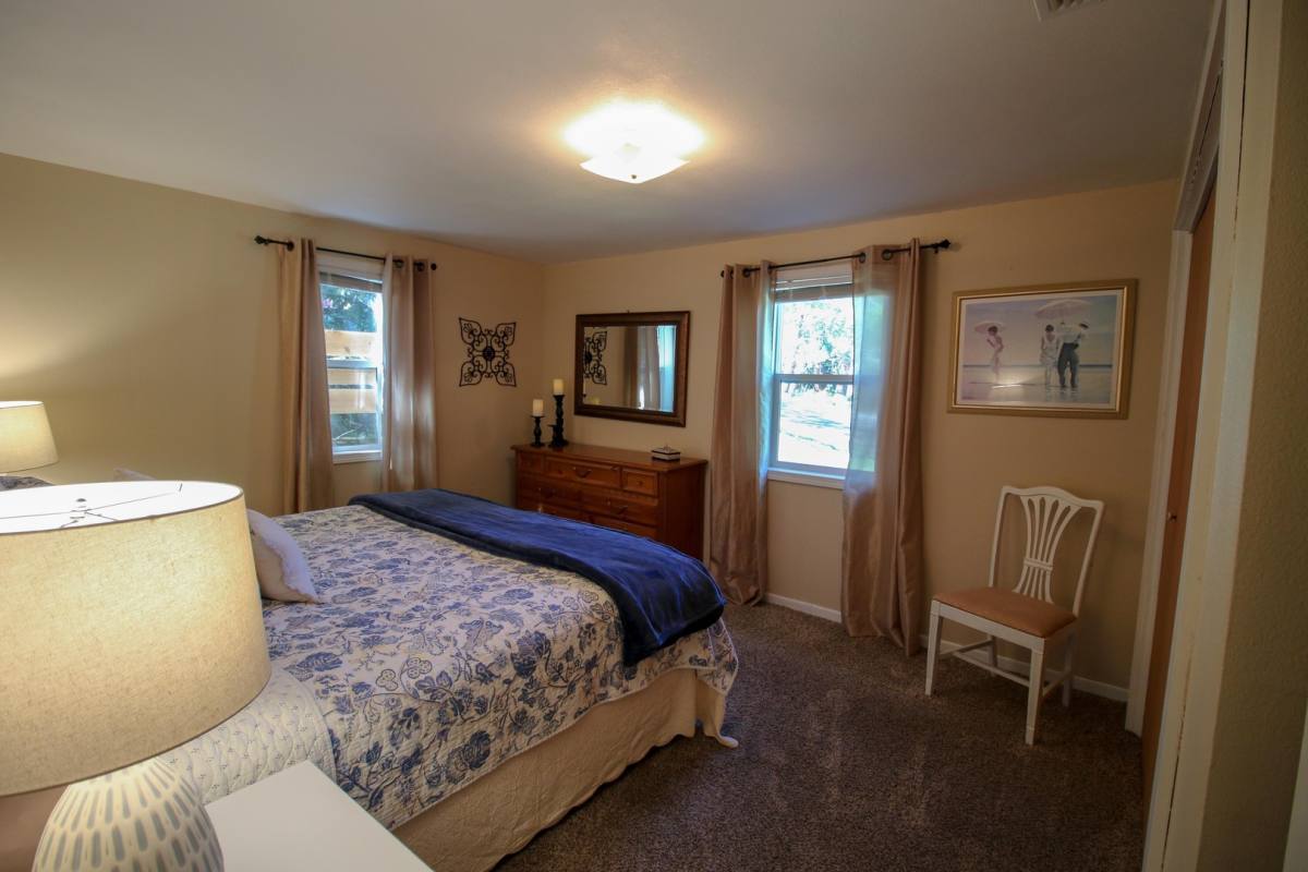 House for rent at 355 W Oak St, Jacksonville, OR 97530