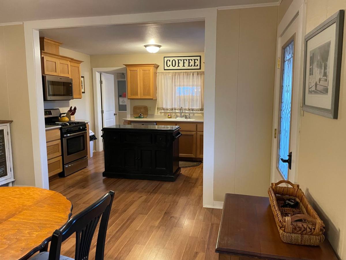 House for rent at 355 W Oak St, Jacksonville, OR 97530
