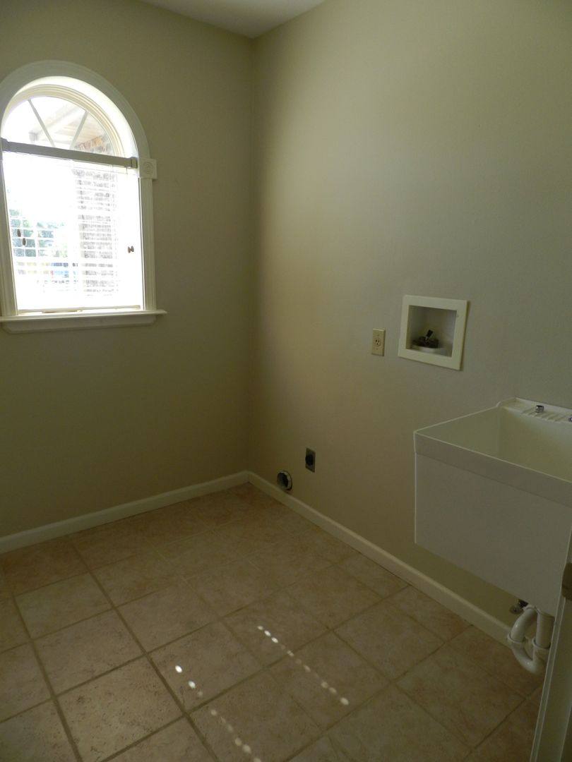 House for rent at 161 April Dr, Saint Robert, MO 65584