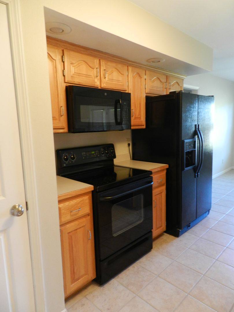 House for rent at 161 April Dr, Saint Robert, MO 65584