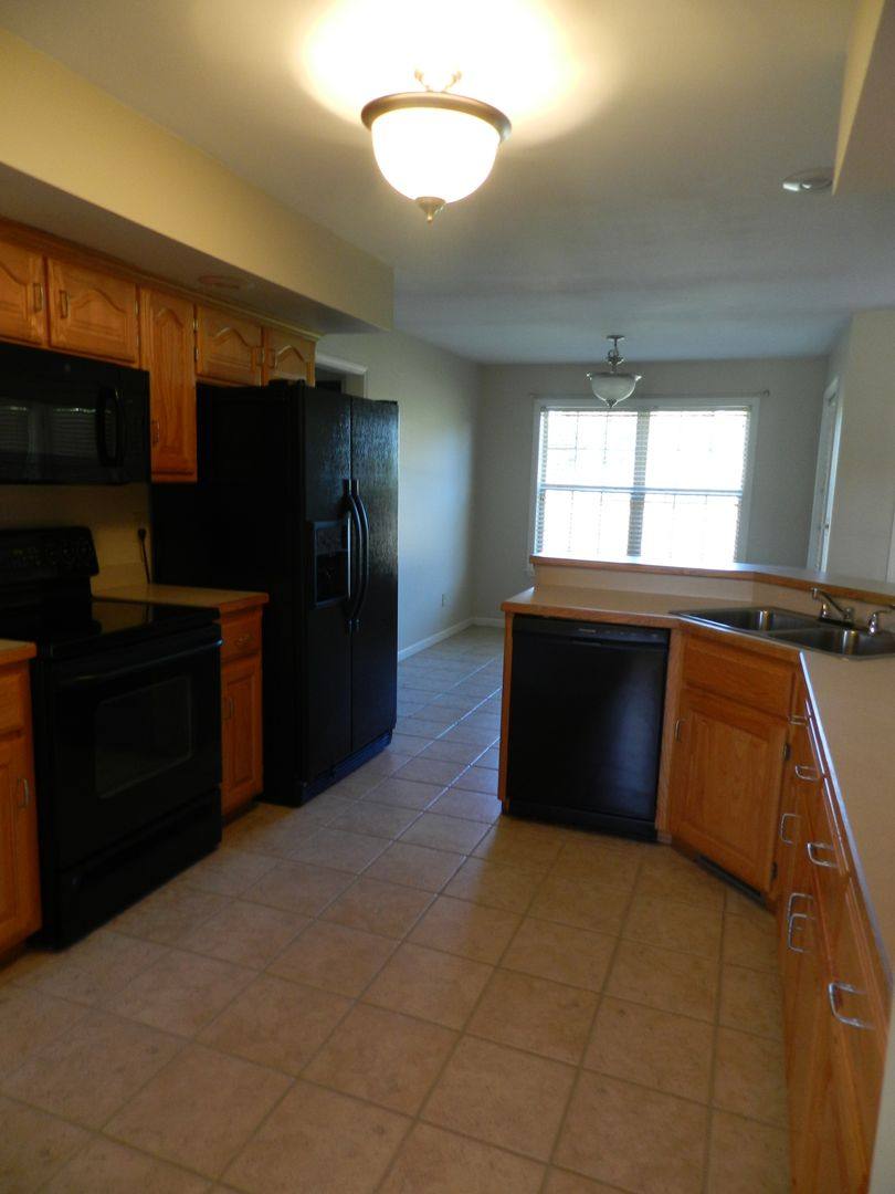 House for rent at 161 April Dr, Saint Robert, MO 65584