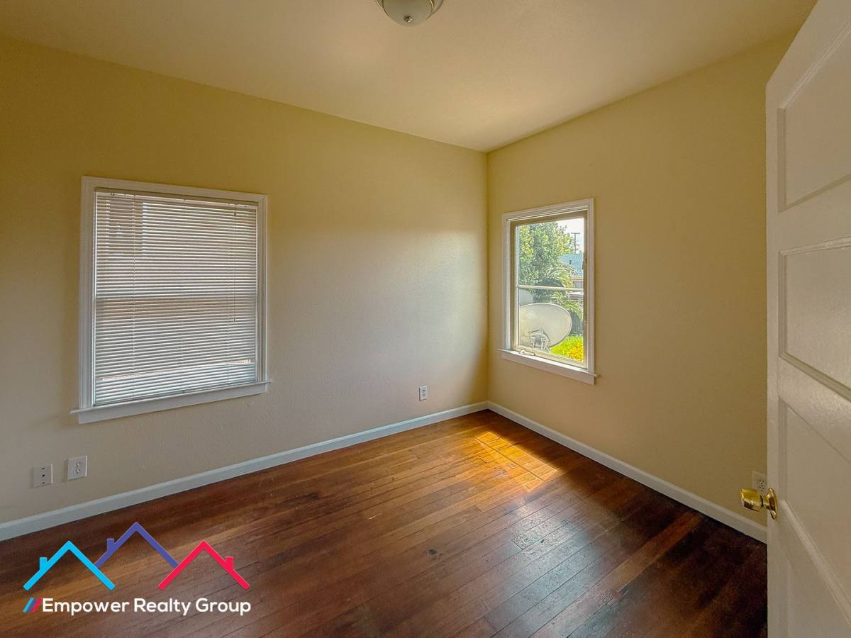 Apartment for rent at 5235 Bancroft Ave, Oakland, CA 94601