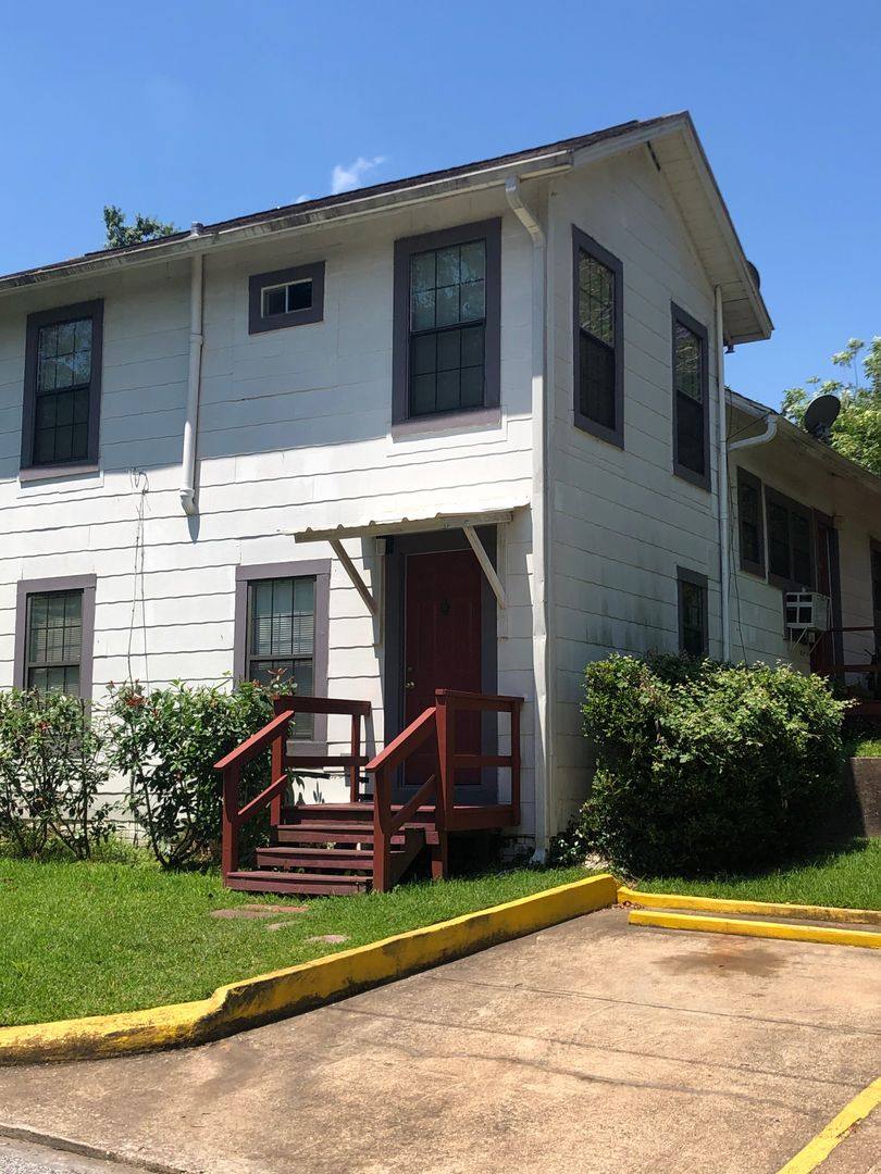 House for rent at 1228 20th St, Huntsville, TX 77340