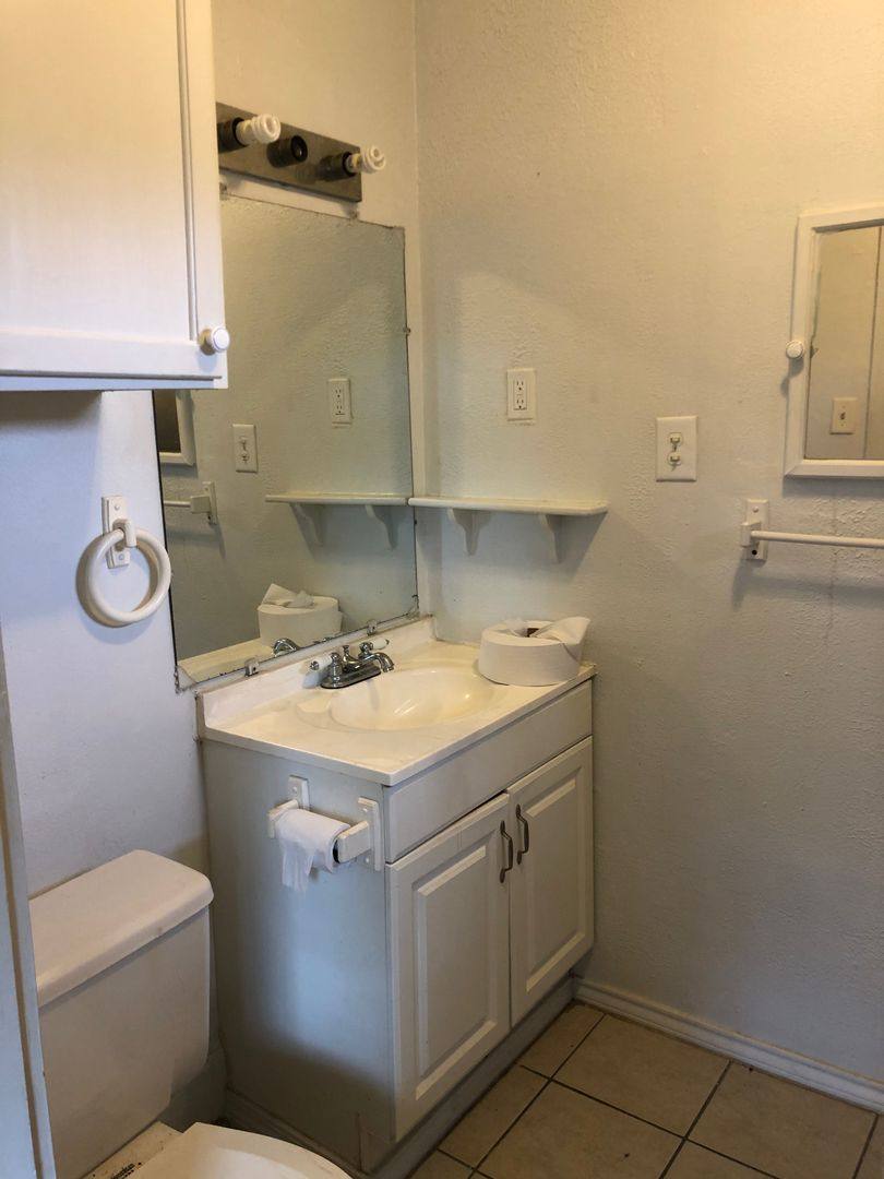 House for rent at 1228 20th St, Huntsville, TX 77340