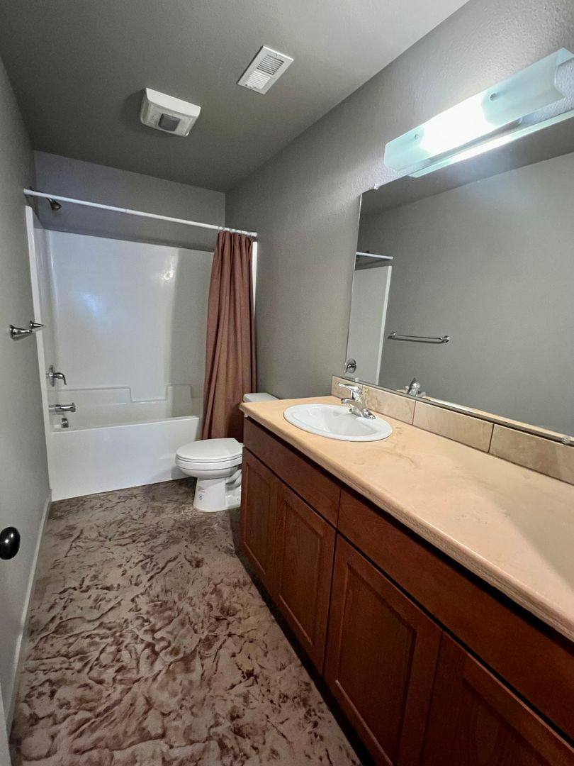 Apartment for rent at 525 F St NE, Quincy, WA 98848