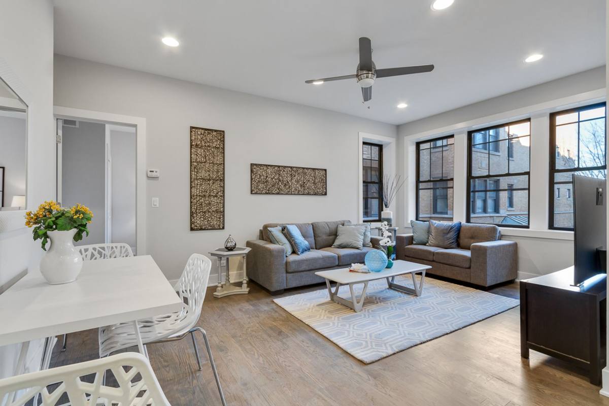 Apartment for rent at 2618 N Rockwell St, Chicago, IL 60647