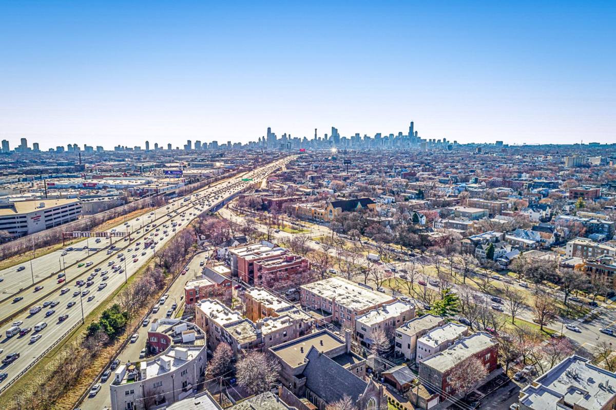Apartment for rent at 2618 N Rockwell St, Chicago, IL 60647