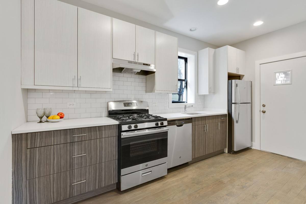 Apartment for rent at 2618 N Rockwell St, Chicago, IL 60647