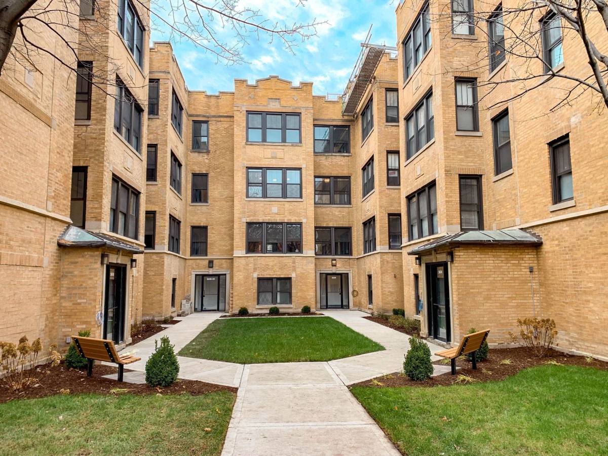 Apartment for rent at 2618 N Rockwell St, Chicago, IL 60647