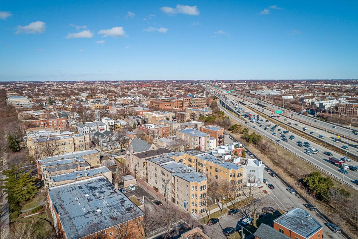 Apartment for rent at 2618 N Rockwell St, Chicago, IL 60647