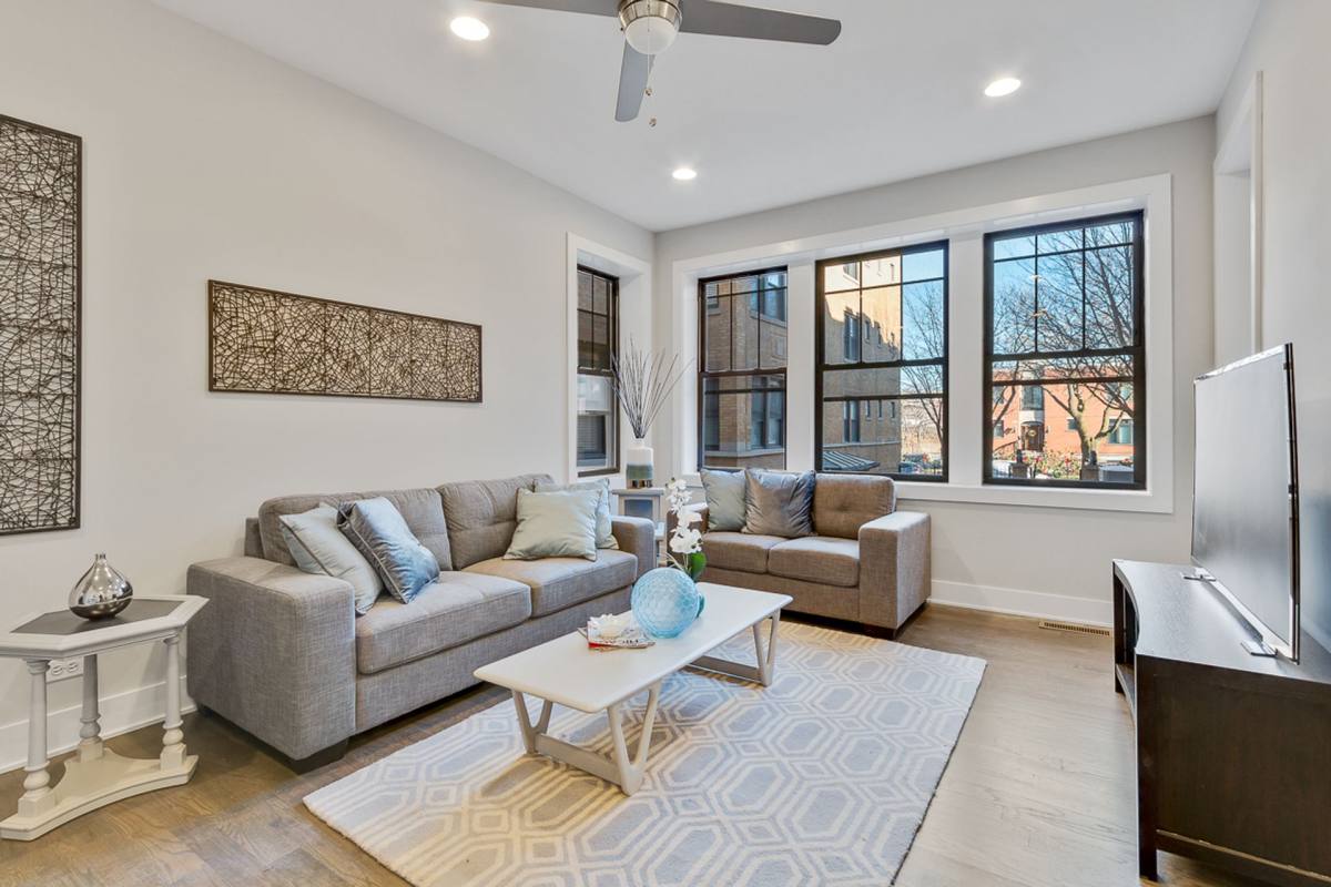 Apartment for rent at 2618 N Rockwell St, Chicago, IL 60647