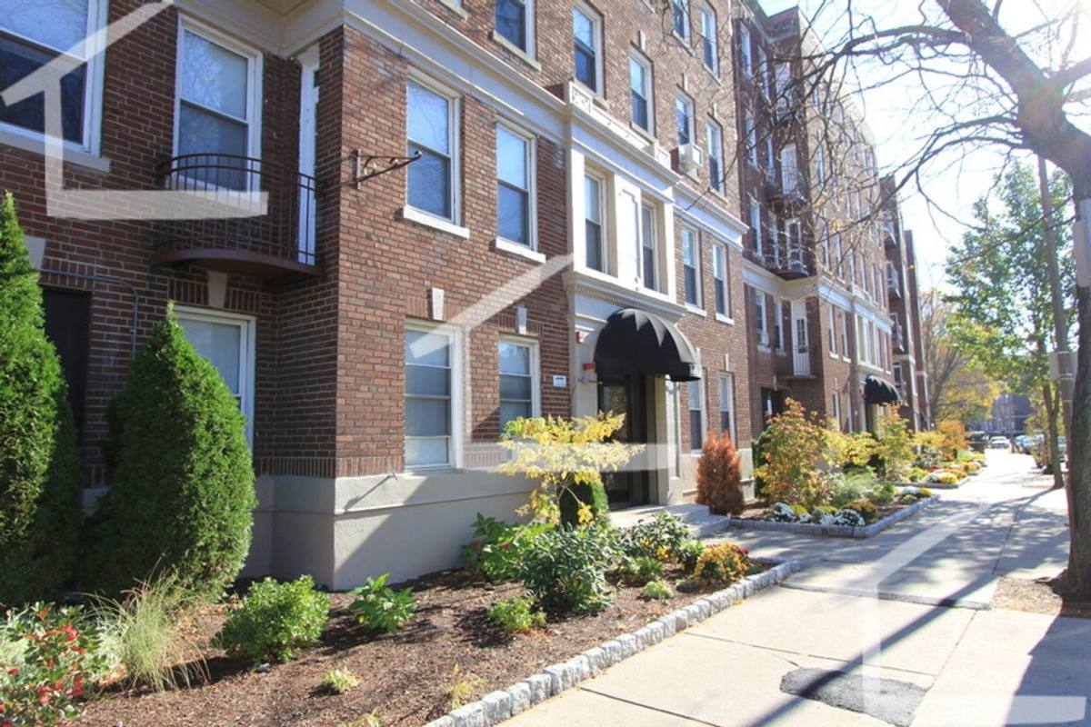 Apartment for rent at 127 Washington St #4, Brighton, MA 02135