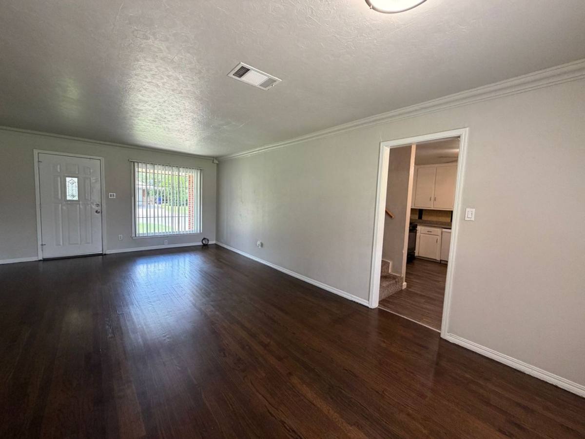 House for rent at 221 E Kerr Dr, Oklahoma City, OK 73110