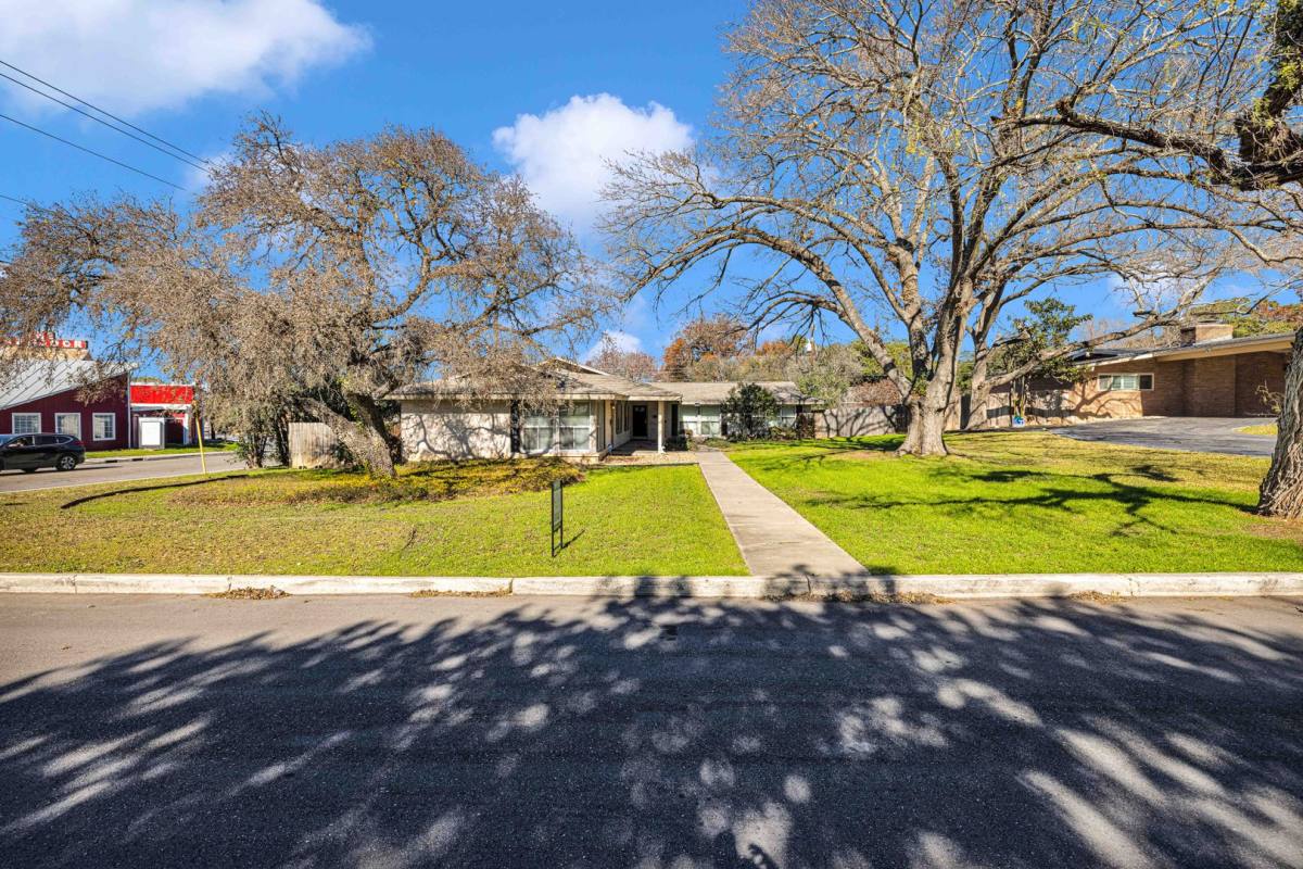 Apartment for rent at 103 107 Oakhurst, San Antonio, TX 78209