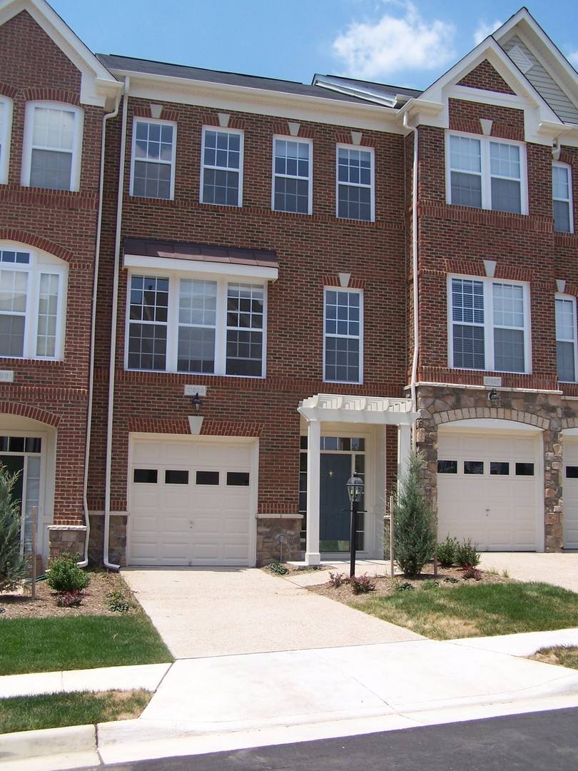 Townhouse for rent at 21929 Bayard Terrace, Ashburn, VA 20148
