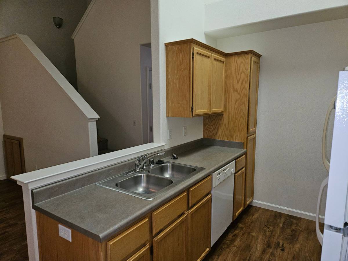 Townhouse for rent at 1278 Mighty Oak Lane, Redding, CA 96002