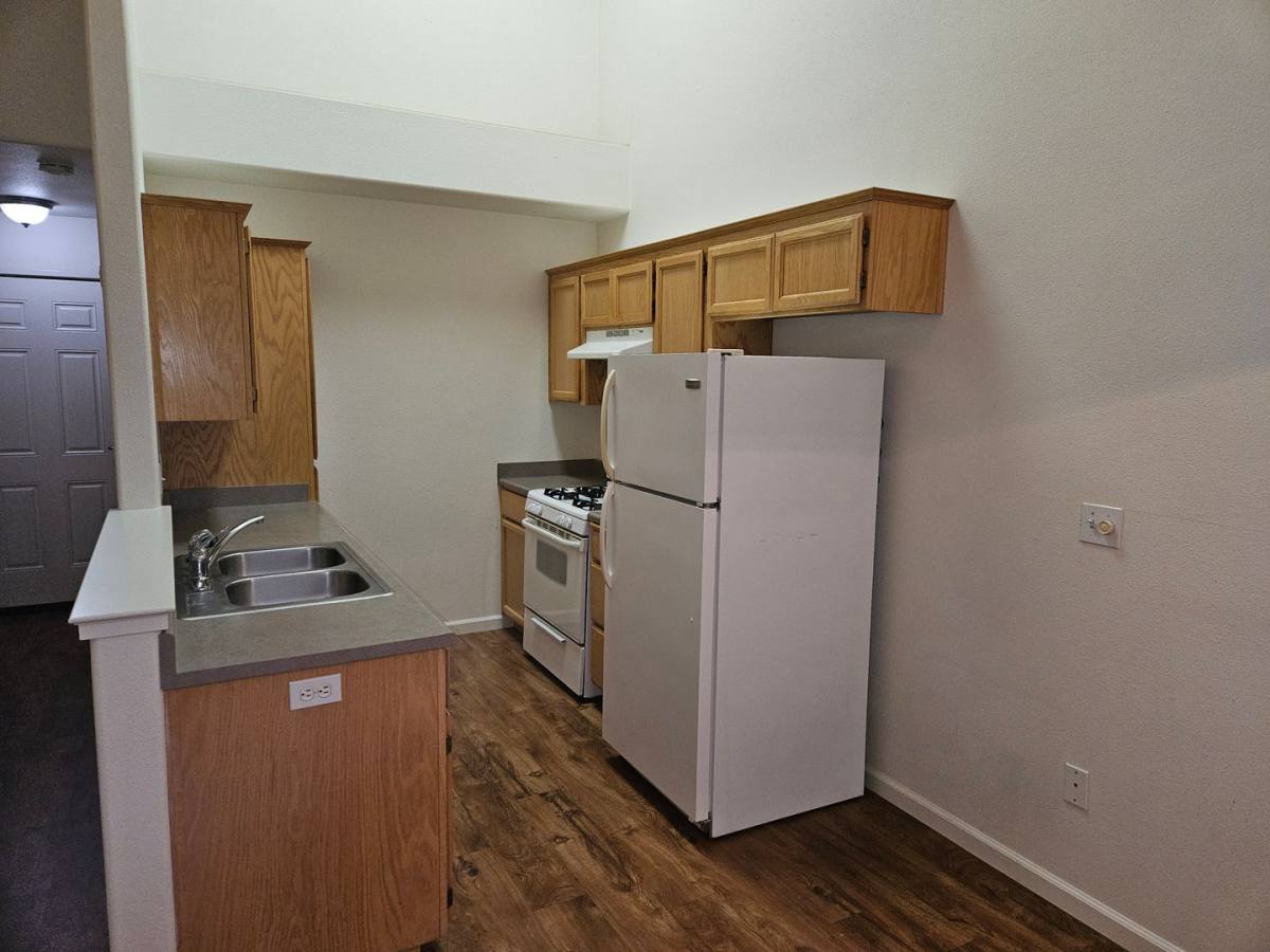 Townhouse for rent at 1278 Mighty Oak Lane, Redding, CA 96002
