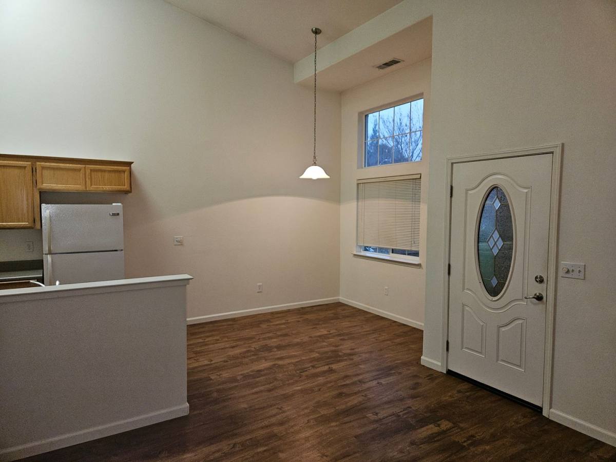Townhouse for rent at 1278 Mighty Oak Lane, Redding, CA 96002