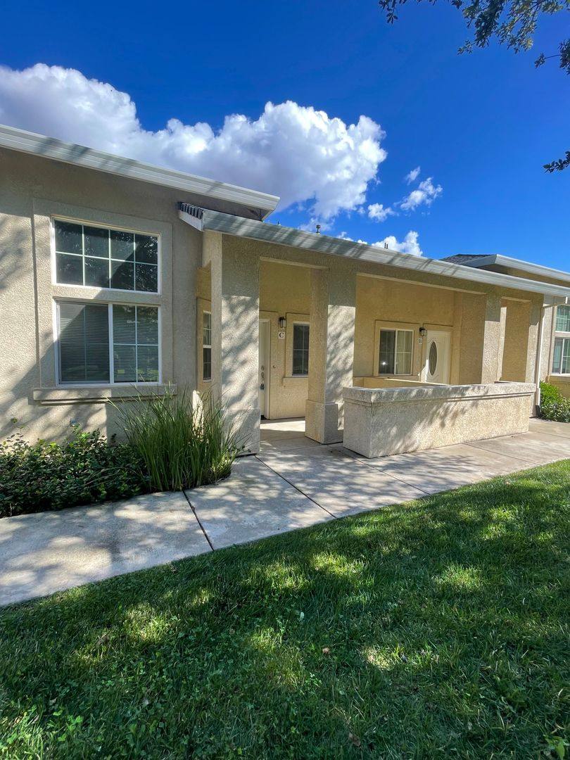 Townhouse for rent at 1278 Mighty Oak Lane, Redding, CA 96002