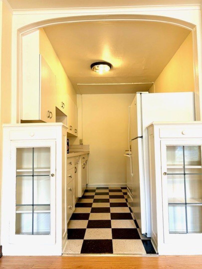 Apartment for rent at 615 14th Ave E, Seattle, WA 98112