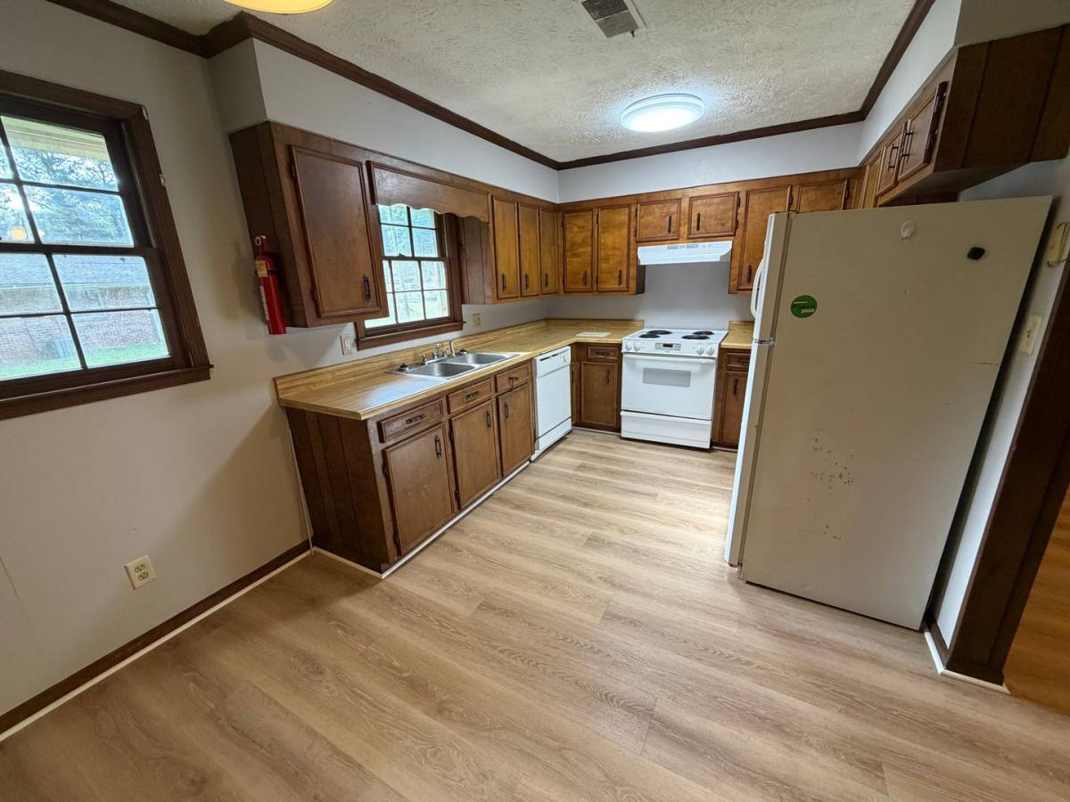 Apartment for rent at 348 Donahoo Rd, Silver Creek, GA 30173