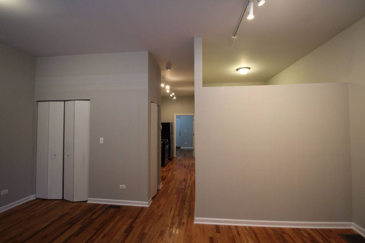Apartment for rent at 3001 W Lawrence, Chicago, IL 60625