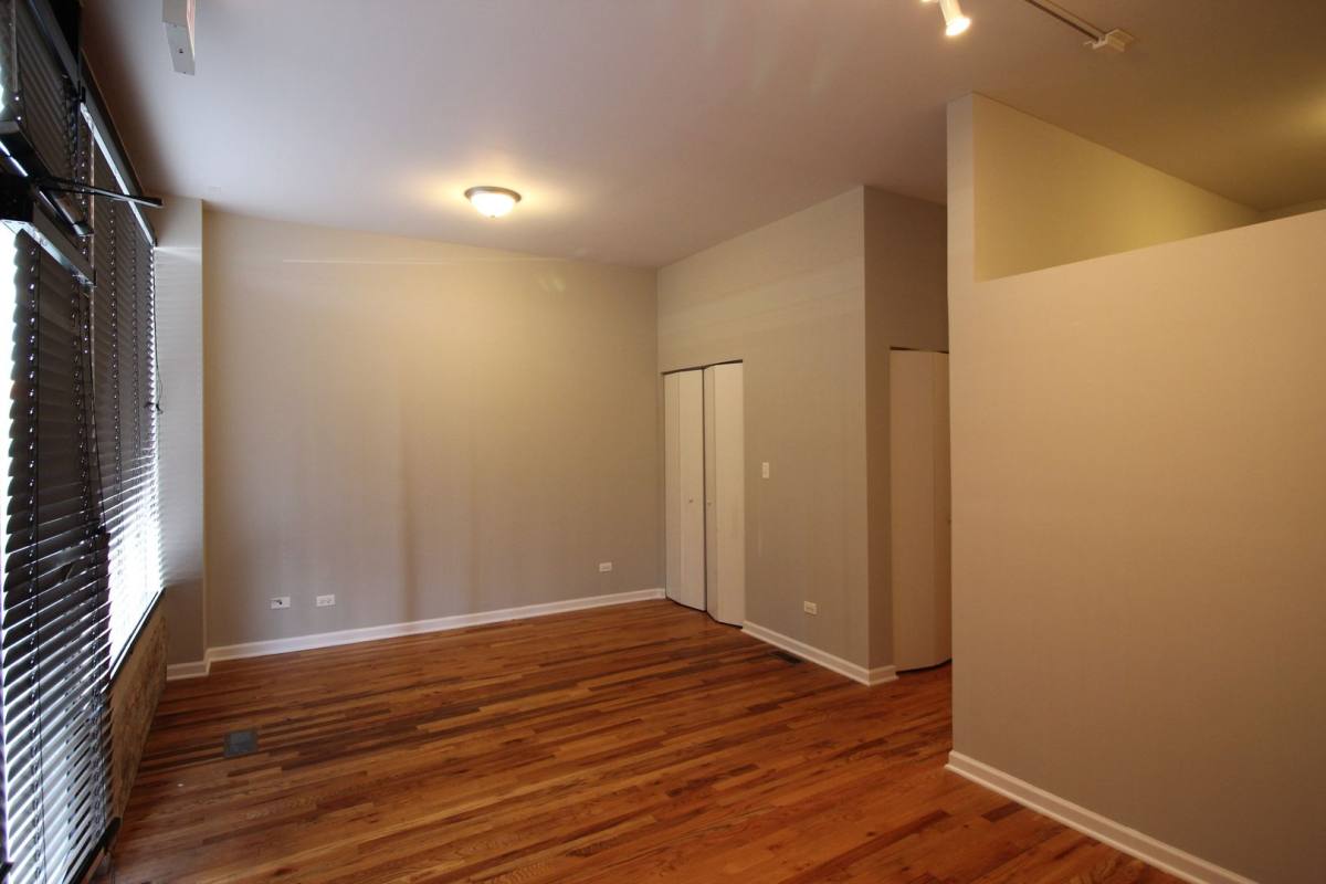 Apartment for rent at 3001 W Lawrence, Chicago, IL 60625