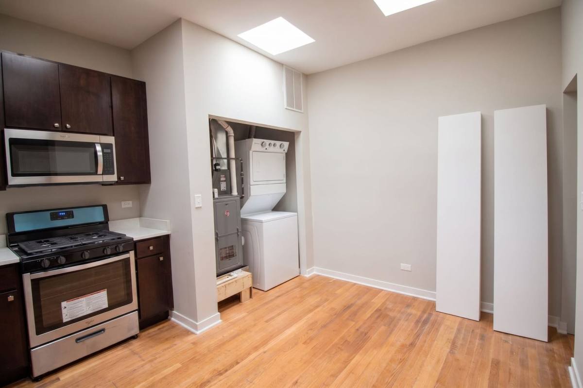 Apartment for rent at 4200-08 N Milwaukee Ave 4948-52 Berteau, Chicago, IL 60641
