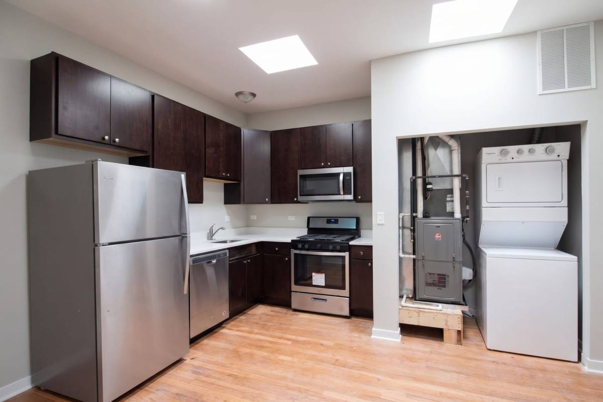Apartment for rent at 4200-08 N Milwaukee Ave 4948-52 Berteau, Chicago, IL 60641