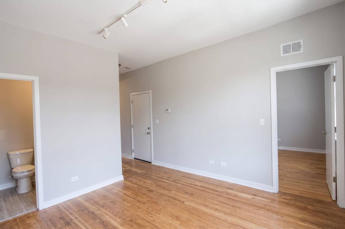 Apartment for rent at 4200-08 N Milwaukee Ave 4948-52 Berteau, Chicago, IL 60641