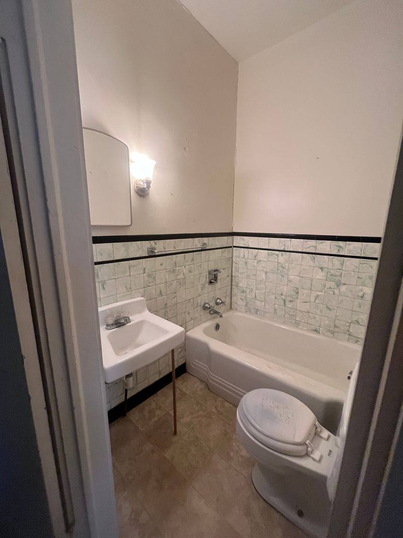 Apartment for rent at 176 C D Washington Ave, Vandergrift, PA 15690