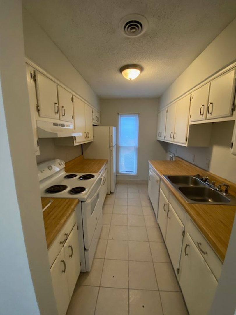 Apartment for rent at 530 Deerwood St, Columbia, SC 29205