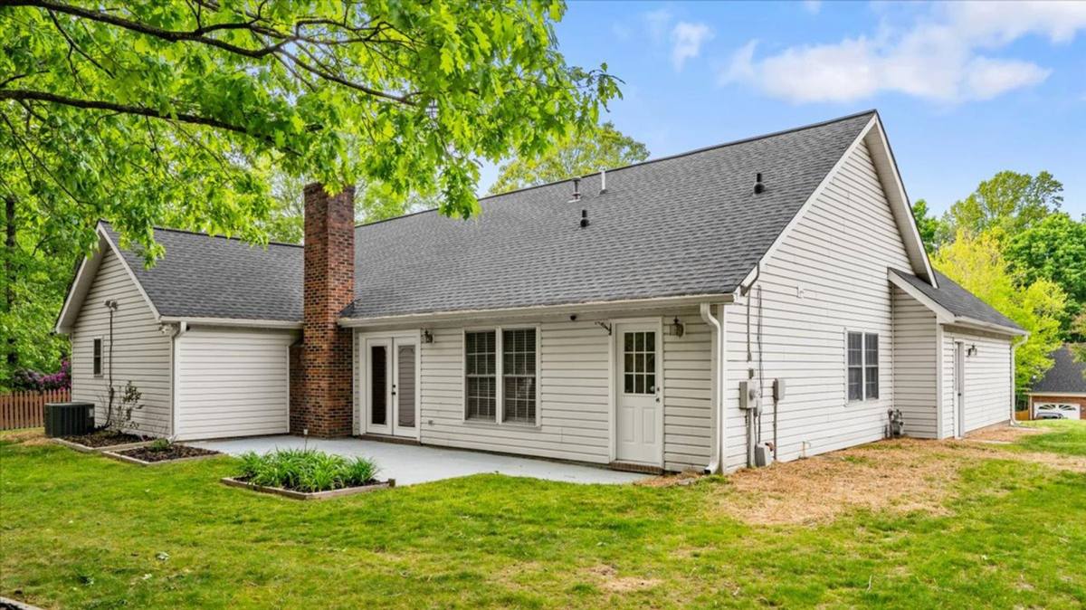 House for rent at 3011 Colony Dr, Jamestown, NC 27282