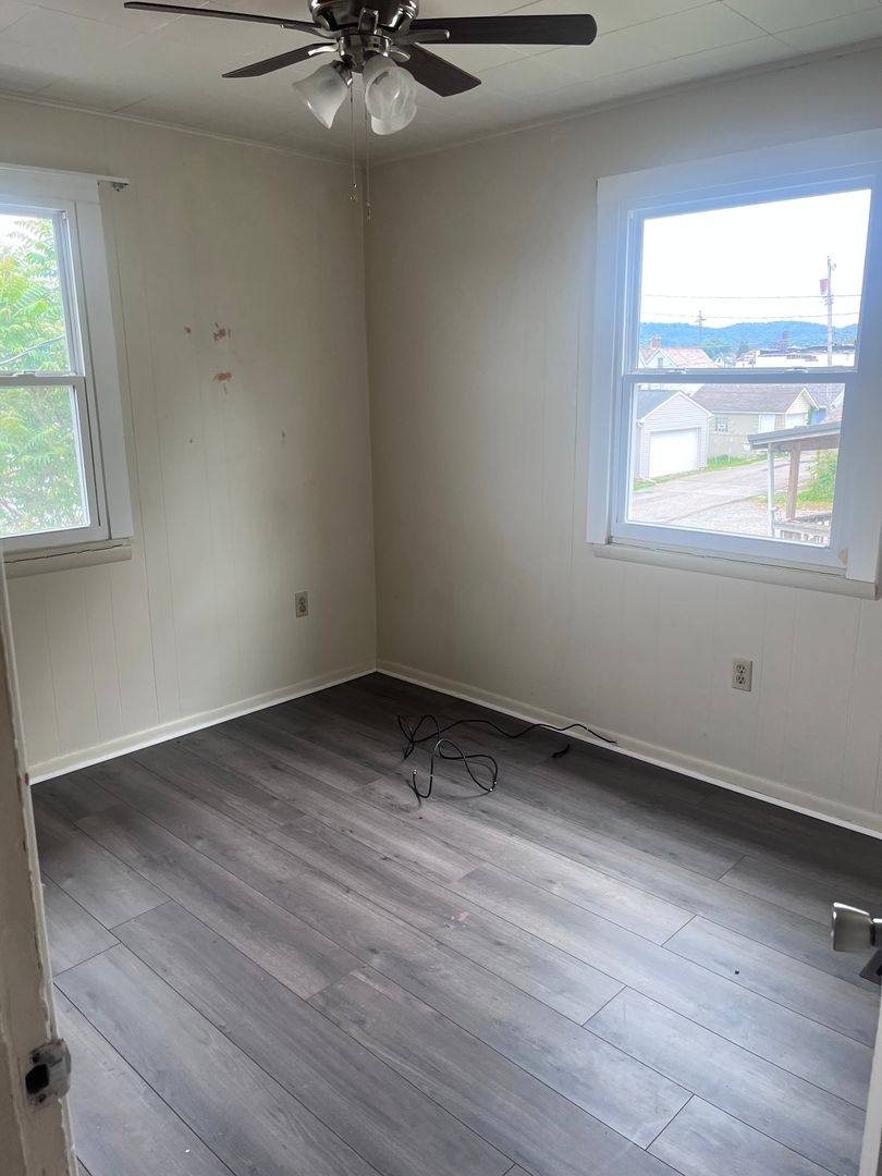 Apartment for rent at 318 Spruce St, Vandergrift, PA 15690