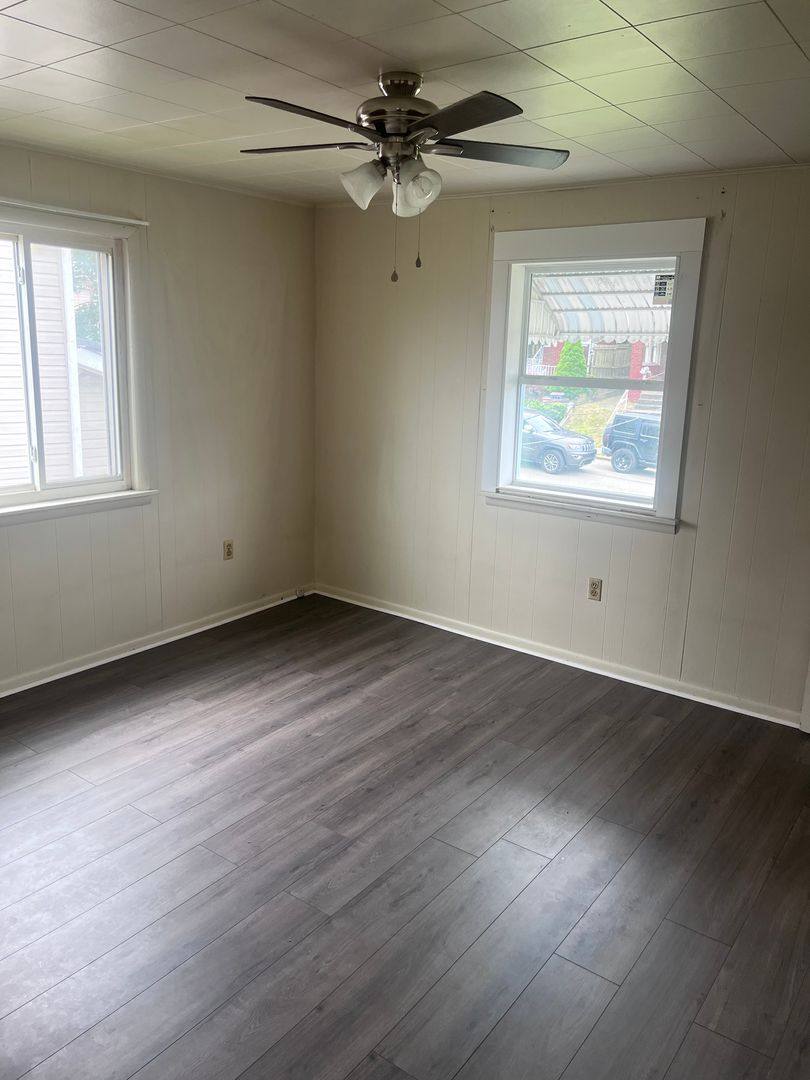 Apartment for rent at 318 Spruce St, Vandergrift, PA 15690