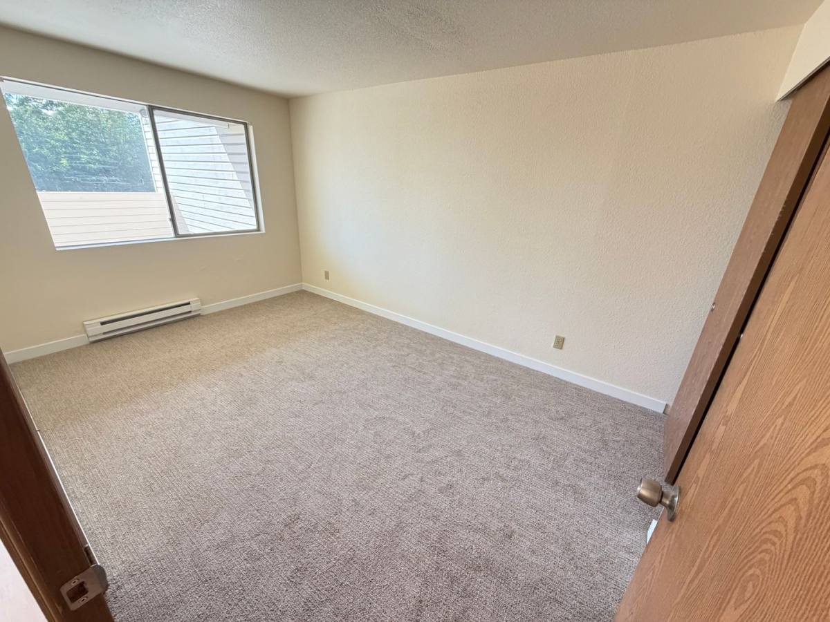 Apartment for rent at 11200 Greenwood Ave N, Seattle, WA 98133