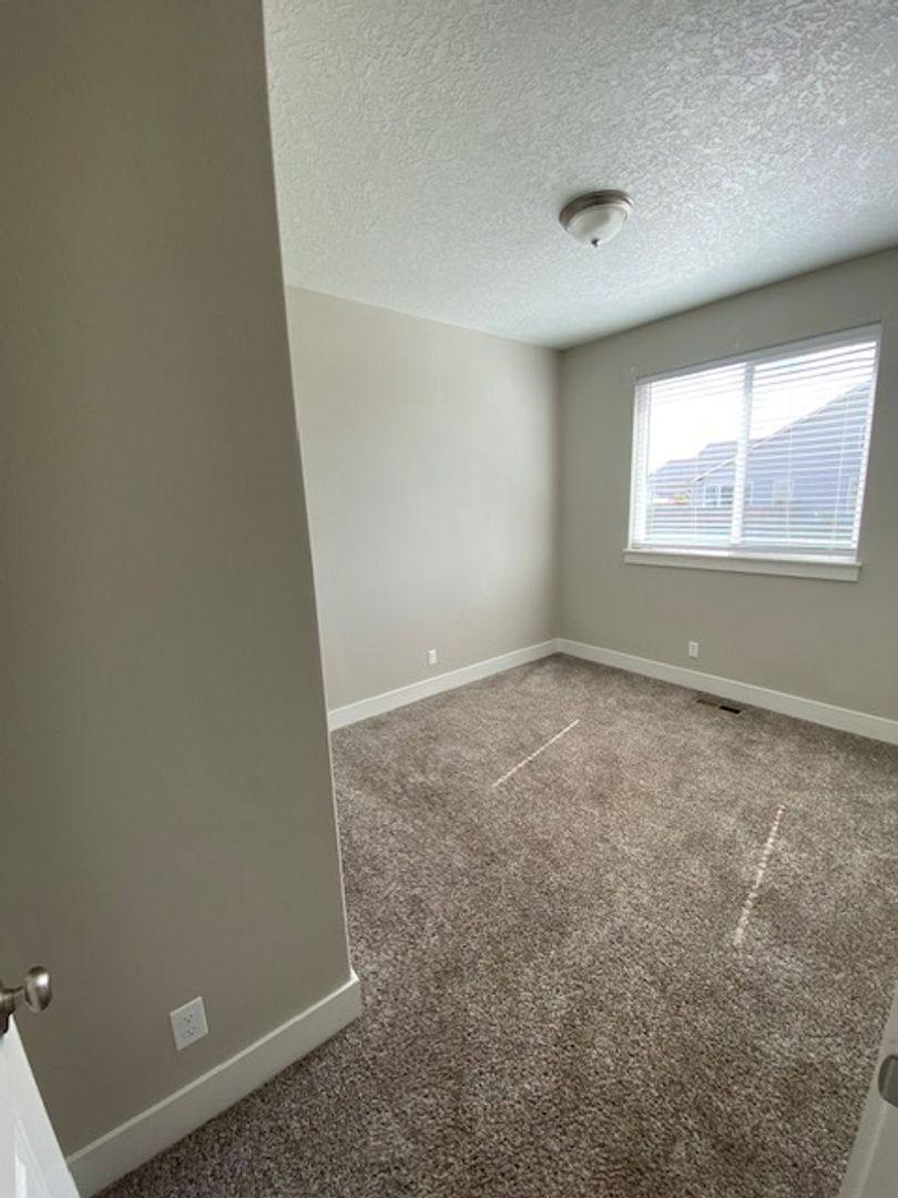 House for rent at 564 NE Cherry St, Sublimity, OR 97385
