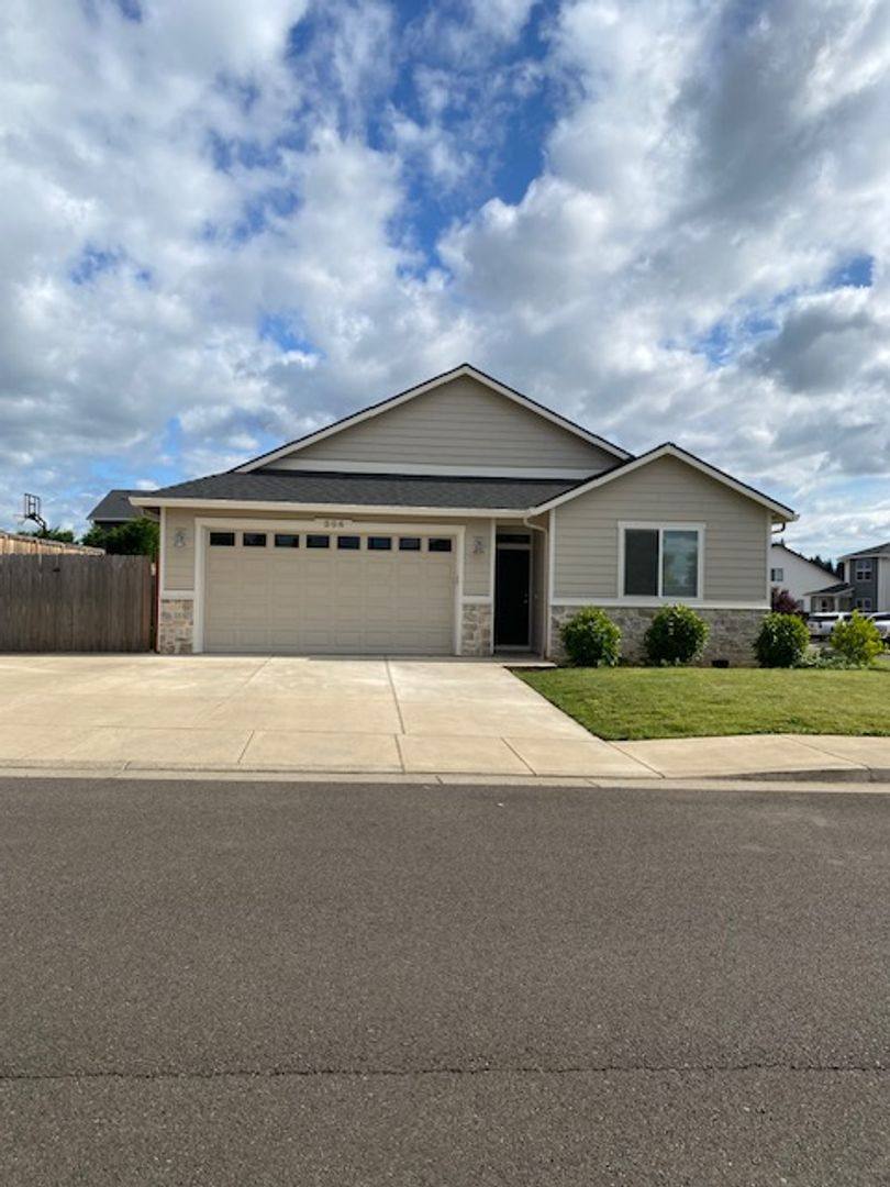House for rent at 564 NE Cherry St, Sublimity, OR 97385