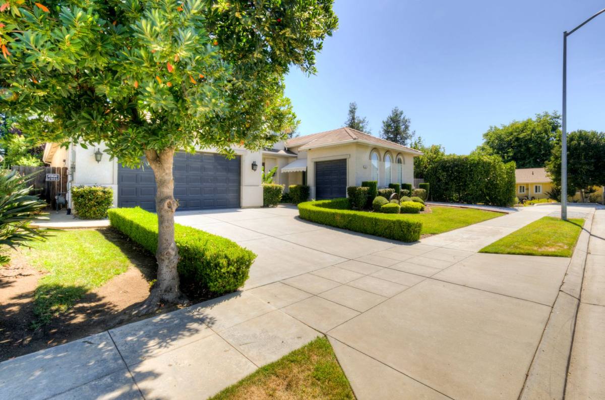 House for rent at 2418 Warner Ave, Clovis, CA 93611