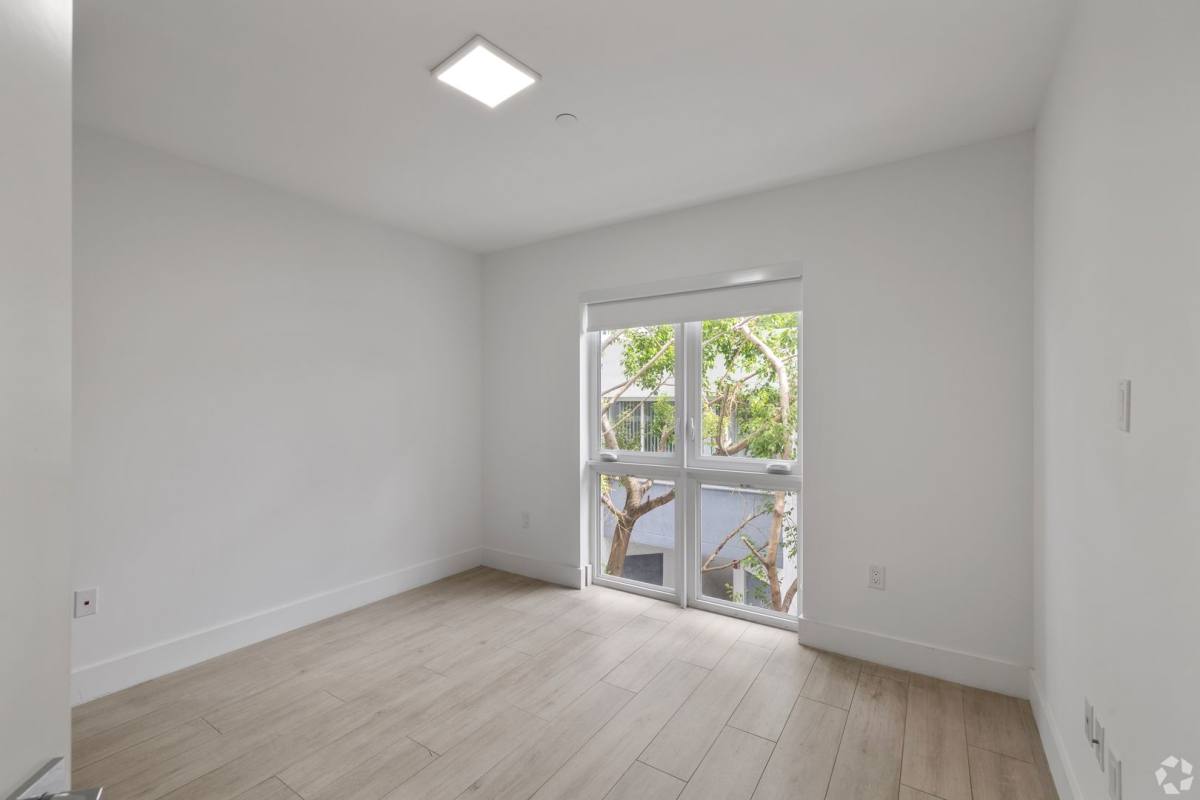 Townhouse for rent at 434 SW 10th St, Miami, FL 33130